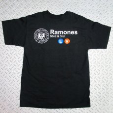 画像2: オフィシャル バンドTシャツ：ラモーンズ RAMONES MAP ブラック (2)