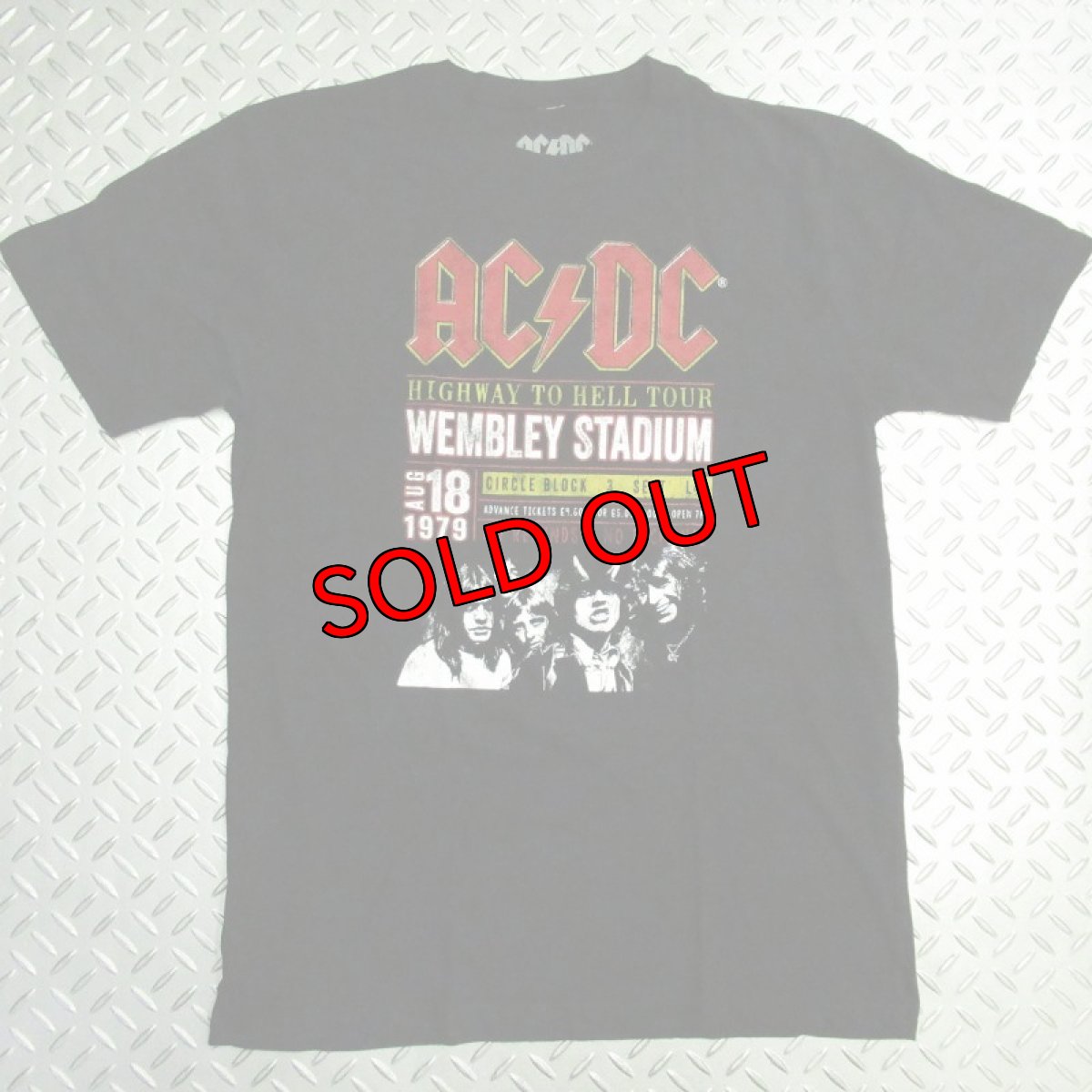 画像1: 【再入荷】オフィシャル バンドTシャツ：AC/DC Wembey '79 ブラック (1)