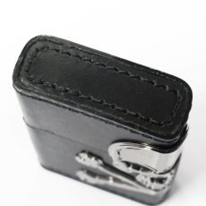 画像5: 【再入荷】Zippoジッポーライター：革巻き サイド スカル・クロスボーンズ 2SK-レザーBK (5)