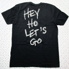 画像2: 【再入荷】オフィシャル バンドTシャツ：ラモーンズ RAMONES Seal Hey Ho ブラック (2)