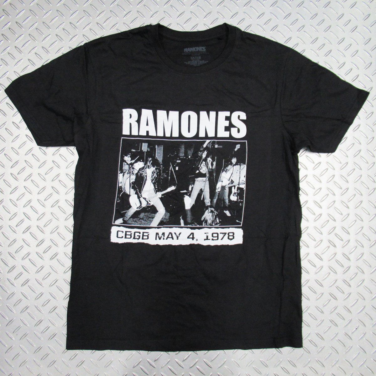 画像1: 【再入荷】オフィシャル バンドTシャツ：ラモーンズ RAMONES CBGB 1978 ブラック (1)