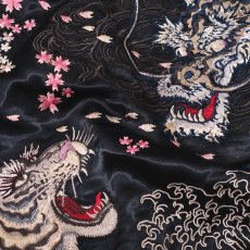 画像4: 【送料無料】satori 白竜と白虎刺繍 スカジャン (4)