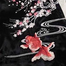 画像4: 【送料無料】Japanesque 桜と金魚刺繍スカジャン (4)