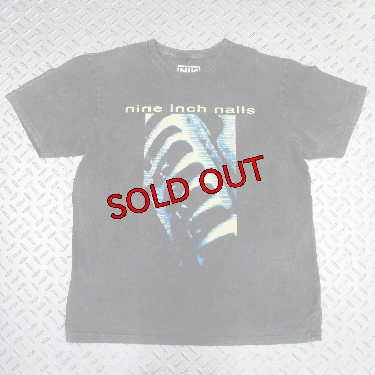 画像1: オフィシャル バンドTシャツ：ナインインチネイルズ NINE INCH NAILS PHM & Text Logo チャコールグレイ (1)