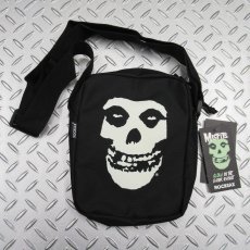 画像1: オフィシャル バンド クロスボディバッグ：ミスフィッツ MISFITS Fiend 'Glow in the Dark' ブラック (1)