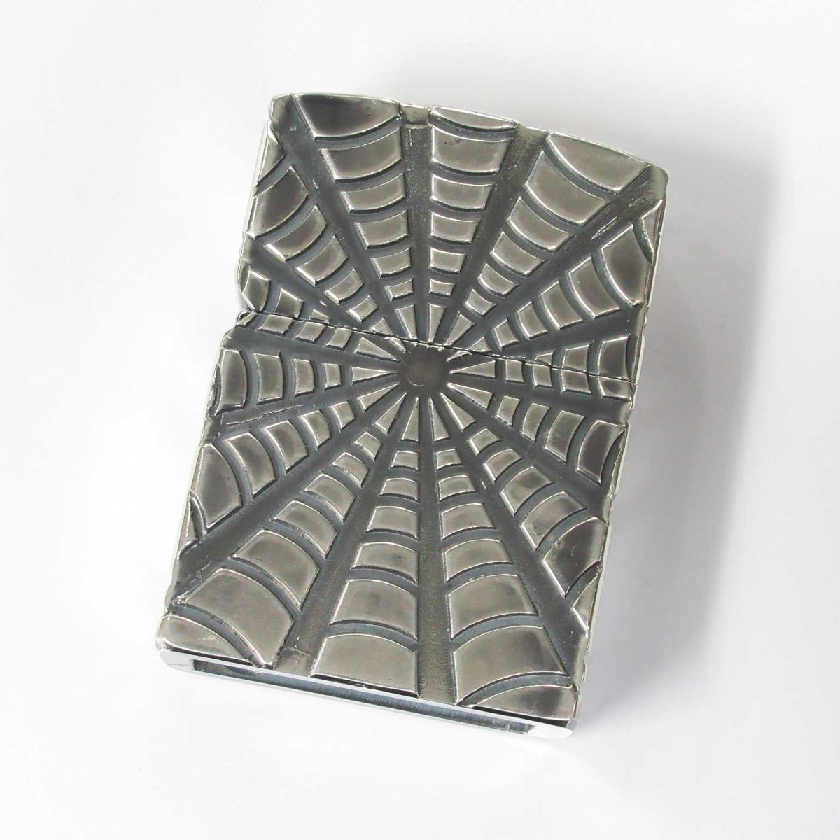 画像1: Zippo ジッポーライター：メタルジャケット スパイダーウェブ 2006年製 シルバー 銀燻し (1)